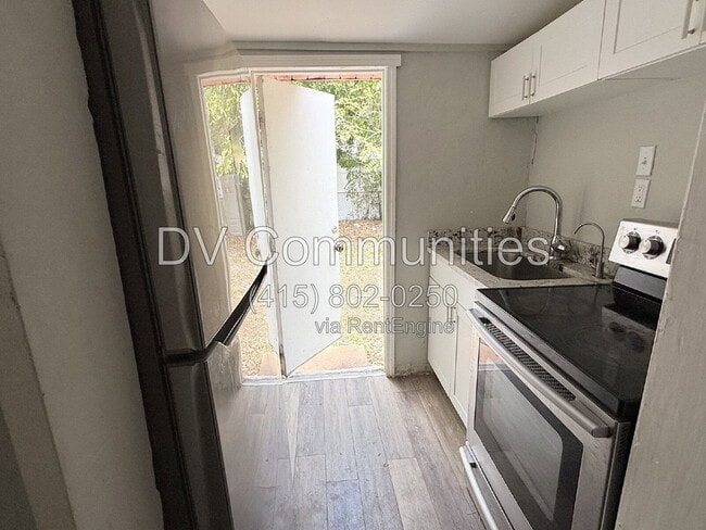 Building Photo - 1426 10th St W