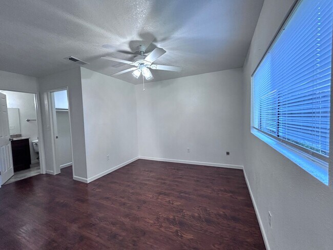 Building Photo - 3148-3150 Laurelhurst Drive