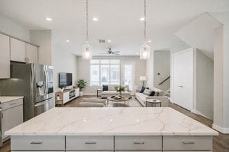 Building Photo - 1305 Mayfair Clarkson Ln