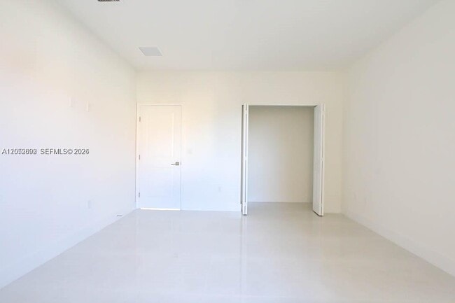 Building Photo - 15631 SW 11th Terrace