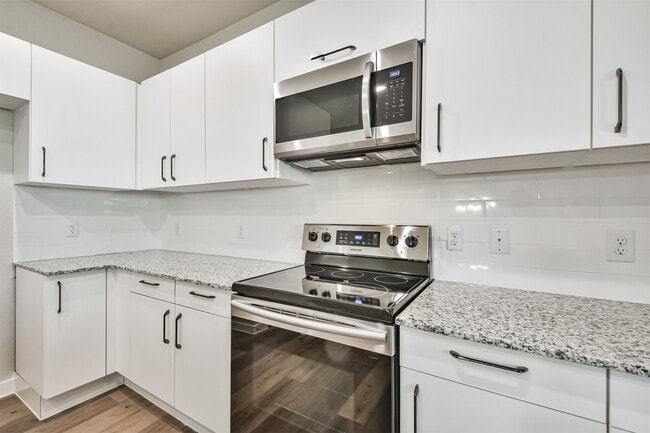 Building Photo - 9800 Grosbeak Ln