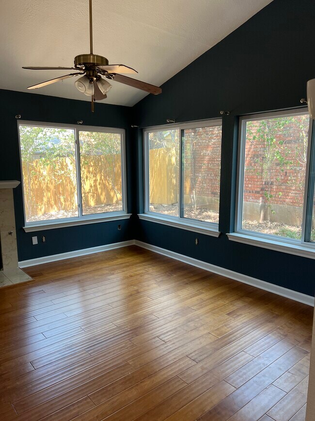 Building Photo - 1222 Circle View Ct