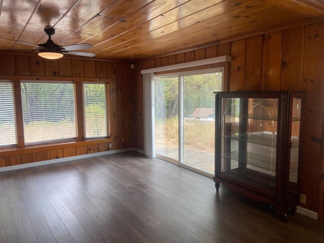 Building Photo - Charming - Off Forni Road - 2 Bdrm, 2 Bath