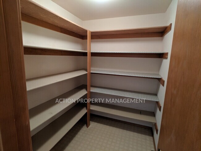 Building Photo - 3 bed 2 bath in Sherwood Village