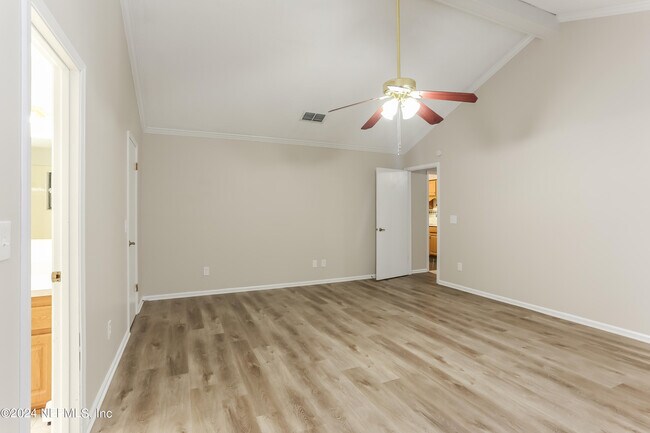 Building Photo - 533 Majestic Wood Dr