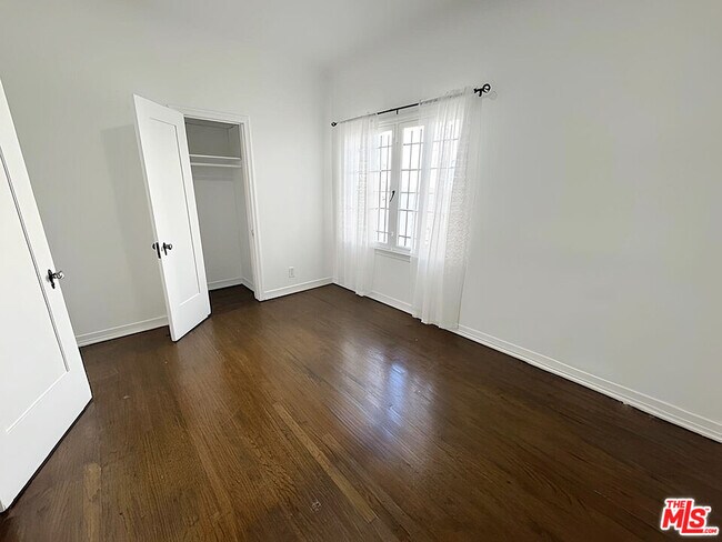Building Photo - 1525 1/2 Orange Grove Ave