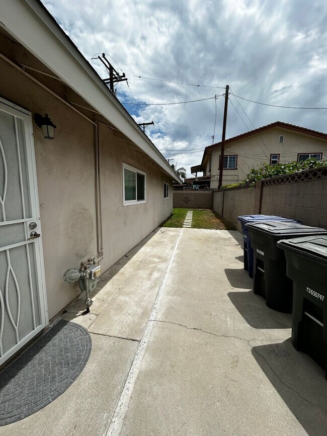 Building Photo - Beautifully Remodeled 3-Bedroom Home for Lease in a Highly Desirable Neighborhood