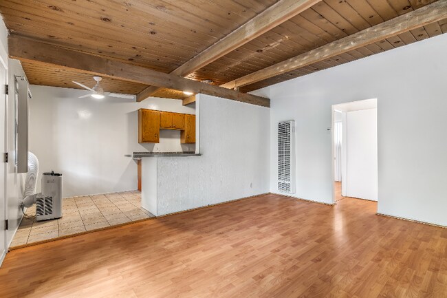 Building Photo - 826 S Grand View St