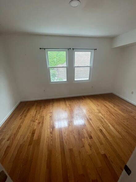 1st bedroom - 1507 N Hancock St