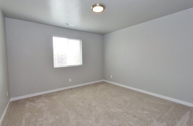 Building Photo - Immaculate & Spacious Home in West Meridian
