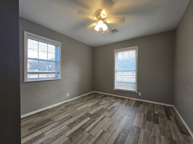 Building Photo - 4 bedroom 2 bath home in Seminole!