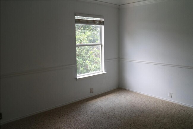 Building Photo - 2316 Tralee Cir
