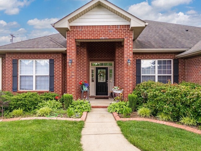 Building Photo - Spacious 4-Bedroom, 2 BA Ranch Home, 2 Car...