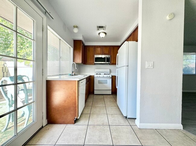 Building Photo - 6151 Meadow Vista Ln