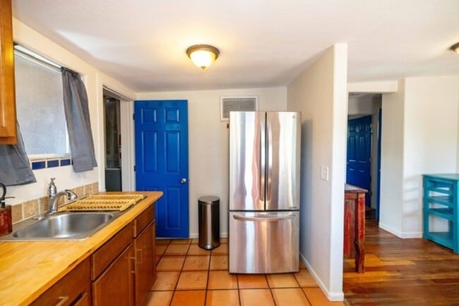 Building Photo - Modern Comfort with Fireplace & Yard | 2BR...