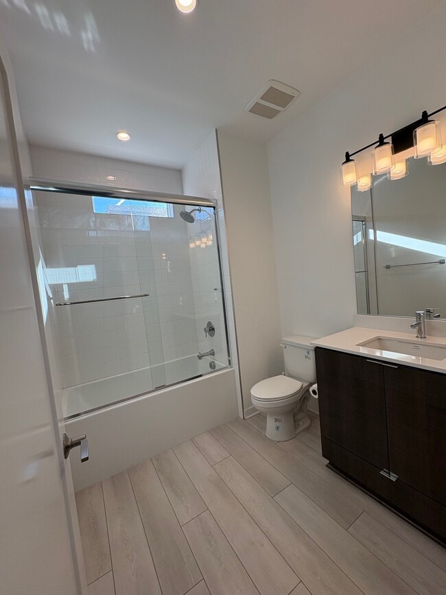 Building Photo - 1650 Pomona Ave