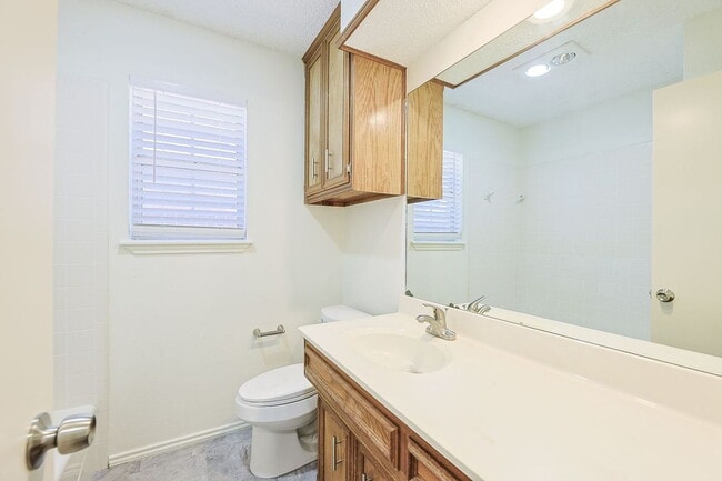 Building Photo - 3 Bedroom with updates