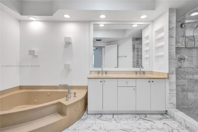 Building Photo - 20281 E Country Club Dr