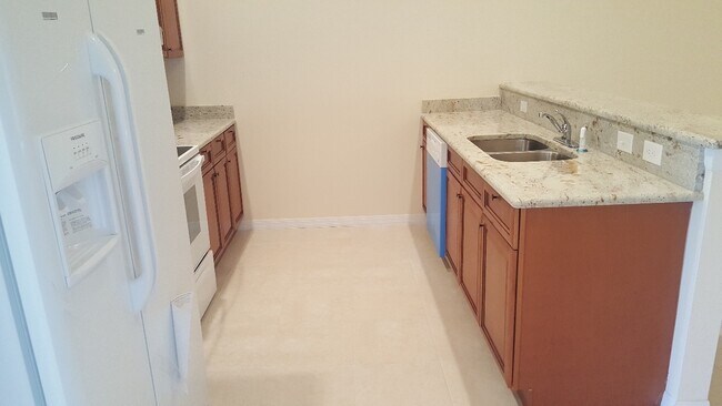 Building Photo - NEWER 3 bedroom 2 bath 1 car garage duplex in SW Cape!!