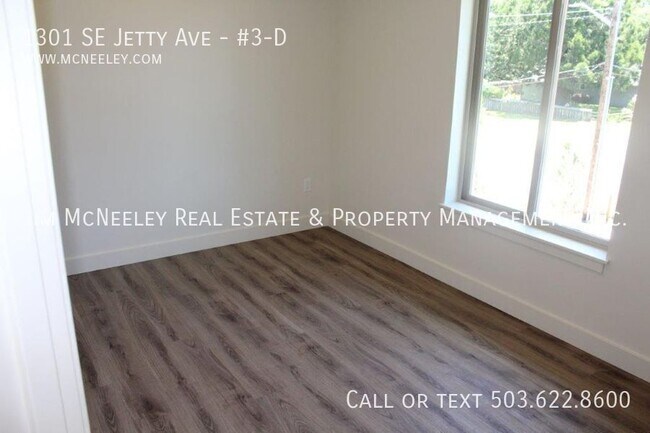 Building Photo - 1301 SE Jetty Ave