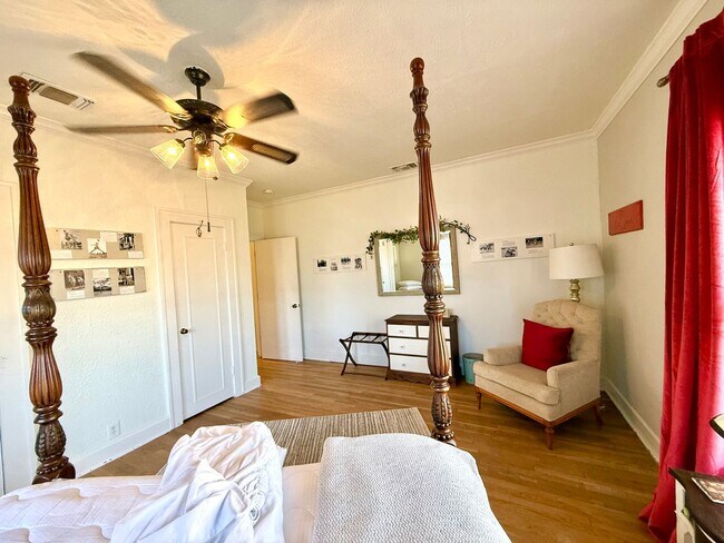 Building Photo - Furnished Short Term Rental