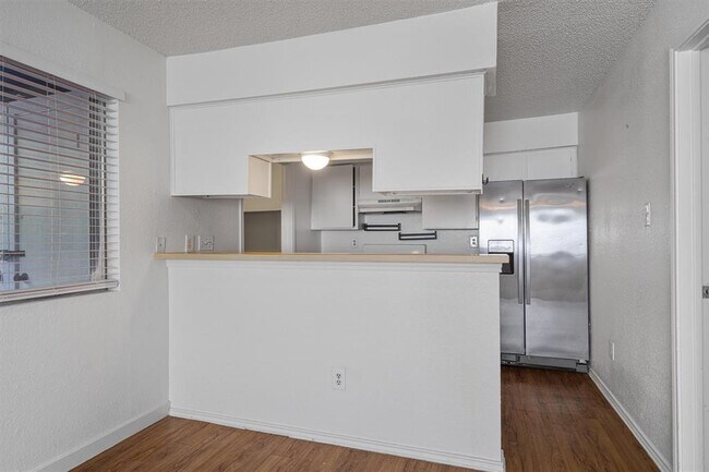 Building Photo - 5501 Spring Meadow Rd