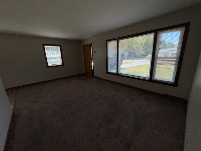 Building Photo - 586 Hutchens Rd