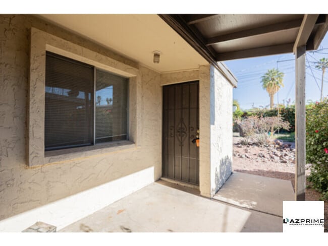 Building Photo - Chic and Inviting 1/1 Apartment Tucked Inside a Serene Tempe 4plex, Offering Style and Comfort.