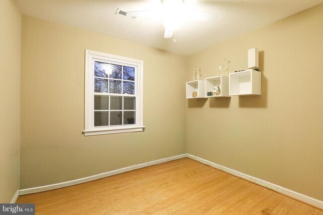 Building Photo - 7966 Hidden Bridge Dr