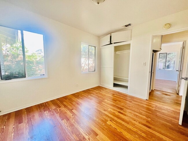 Building Photo - Beautiful Lake Balboa Single Family Home: 3 Bedroom/1 Bathroom/ 2-car garage