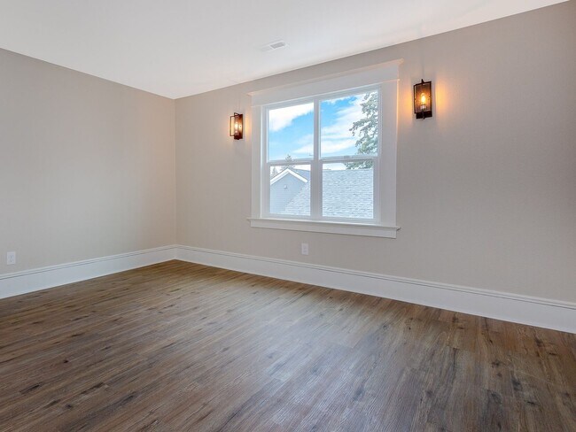 Building Photo - 4215 N Colonial Ave