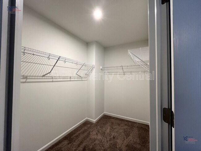 Building Photo - Beautiful home is ready for you!