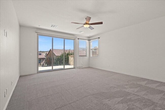 Building Photo - Fabulous Home with NexGen Sutie!