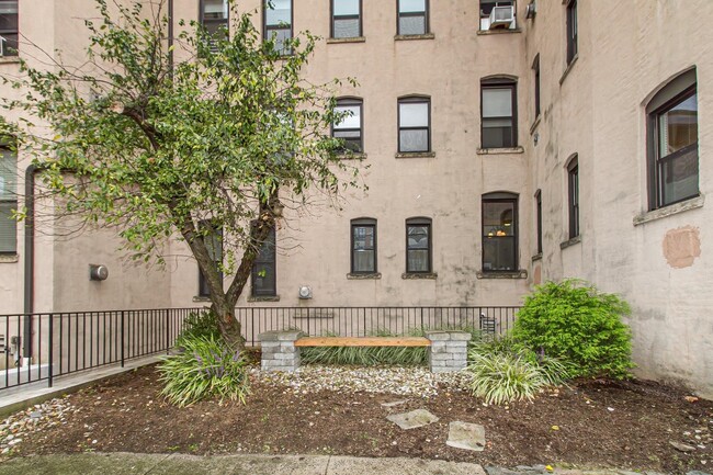 Building Photo - 264 9th St