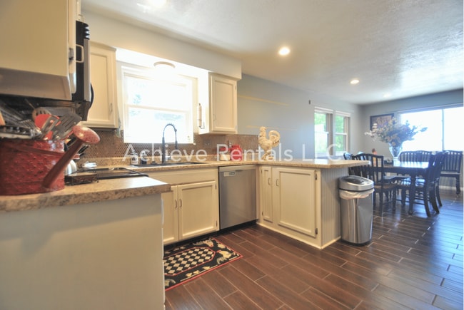 Building Photo - 106 River Heights Blvd
