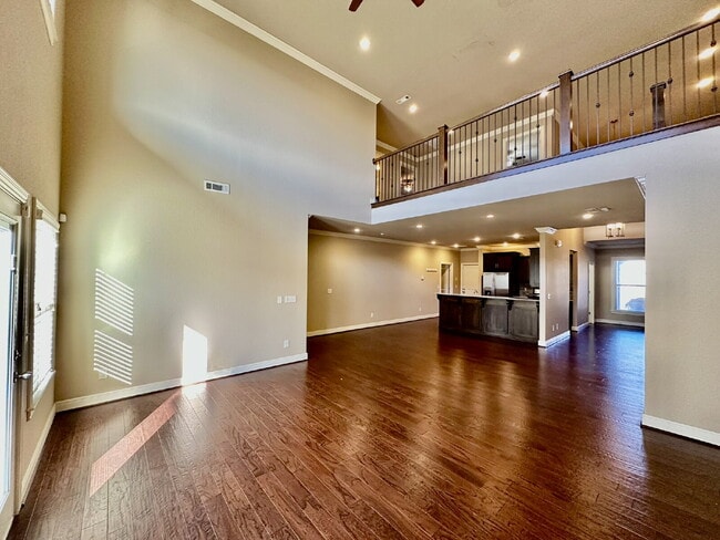 Building Photo - 6613 W Valley View Rd