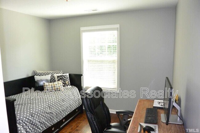 Building Photo - 426 Sawcut Ln