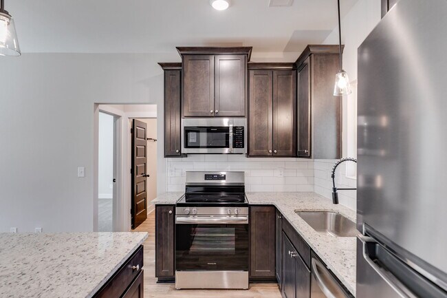 Building Photo - 319 Bledsoe St