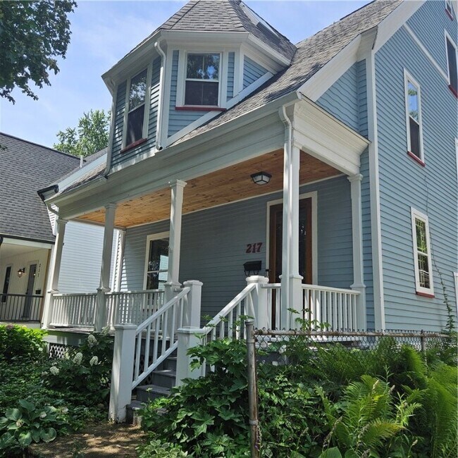 Primary Photo - 217 Merriman St