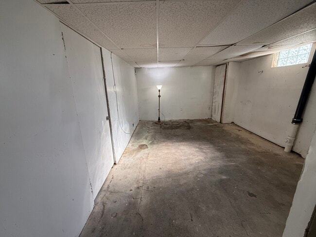 Building Photo - 843 1/2