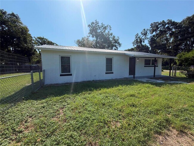 Building Photo - 2401 NE 19th Ave