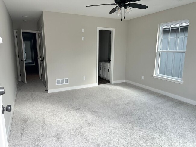 Building Photo - 128-132 SW 8th St