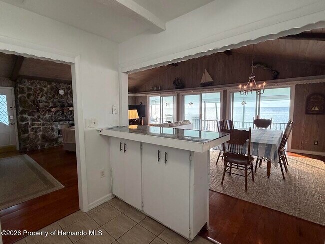 Building Photo - 2007 Gulfview Dr