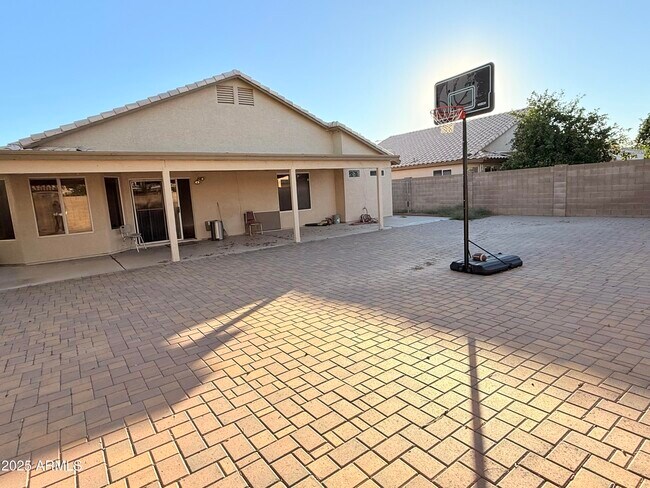 Building Photo - 4762 W Taro Dr