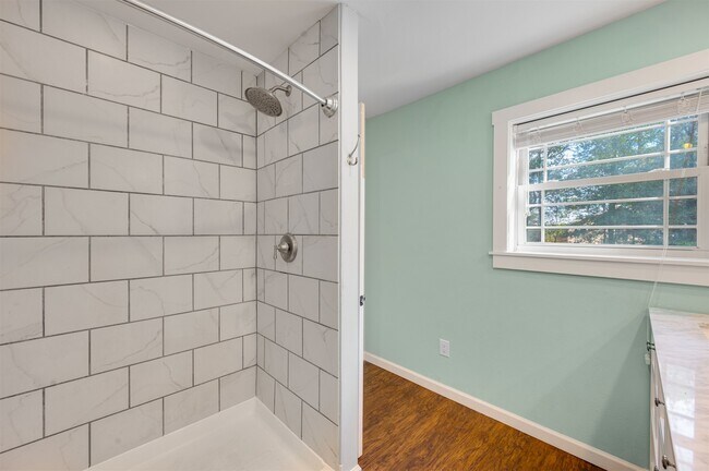Building Photo - 215 Perryman Rd