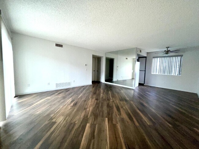 Building Photo - Gated community with a pool, 2 bed 1 bath $975 rent.