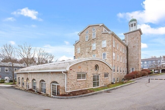 Building Photo - 7 S Stone Mill Dr