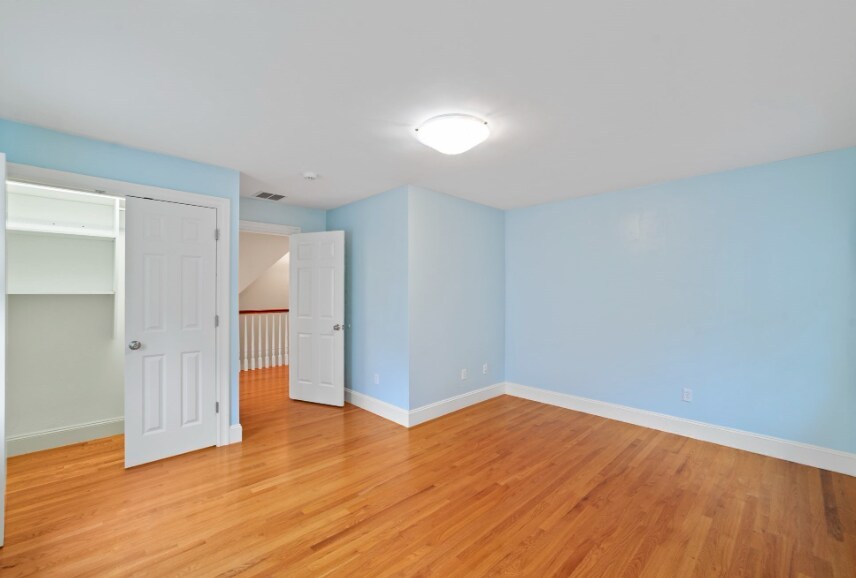 Building Photo - 15 Edgemoor Cir