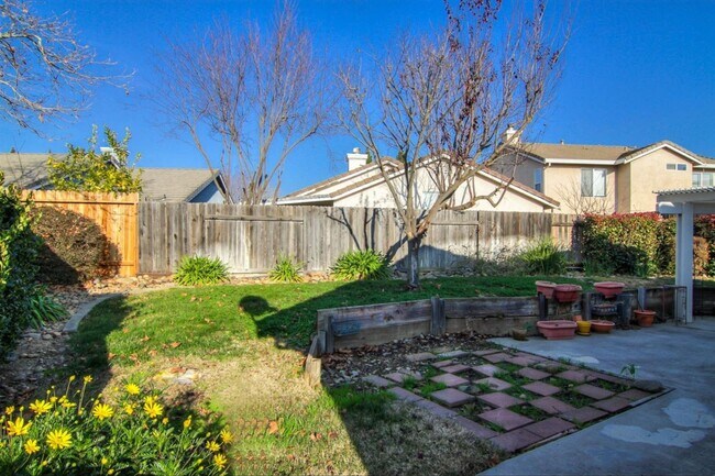 Building Photo - Great 3 Bedroom, 2 Bath 1524 Sqft. Rancho ...