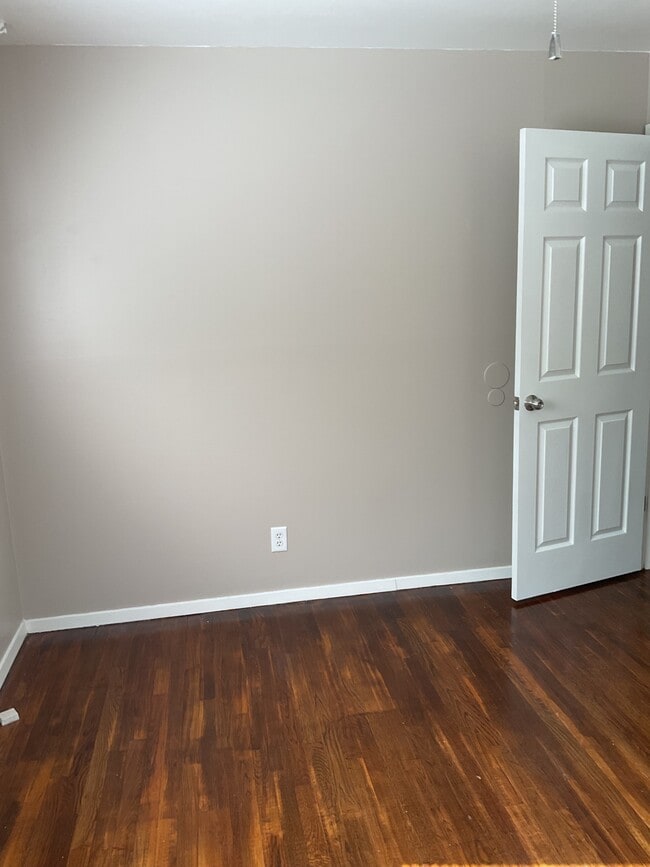 Building Photo - 1060 Brookcrest Dr
